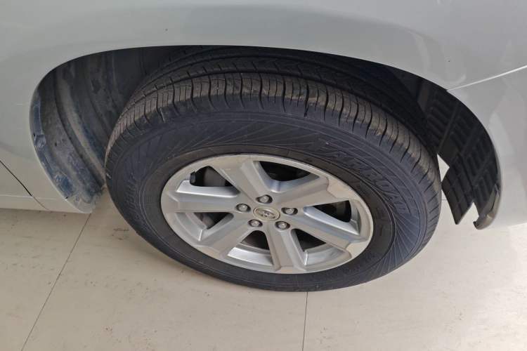 Used Toyota Highlander 2011 2.7L Two-Wheel Drive 5-Seater Elite Edition Right Front Wheel Hub