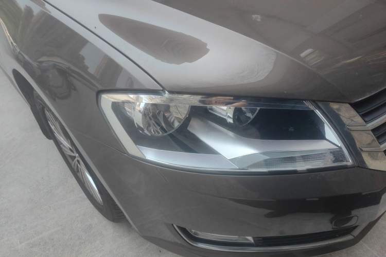 Used Volkswagen Gran Lavida 2013 1.4 TSI Automatic Comfort Model Right Front Headlight