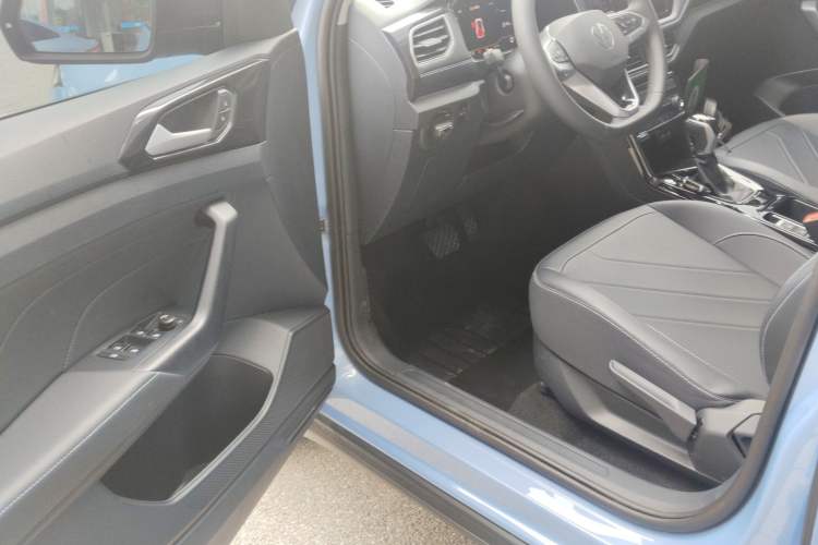 Used Volkswagen Tharu 2025 NewRui 300TSI Prestige Edition
