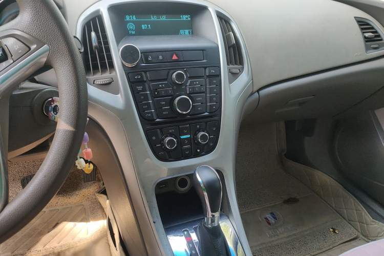 Used Buick GT 2013 GT 1.6L Automatic Fashion Edition Audio And AC Panel