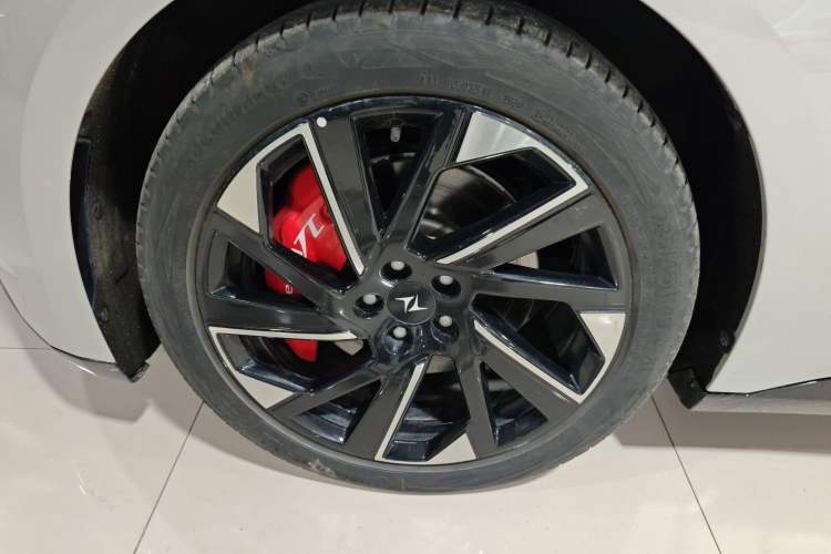 Used Dongfeng eπ eπ007 2024 Pure Electric 540 All-Wheel Drive Max Edition Left Front Wheel Hub