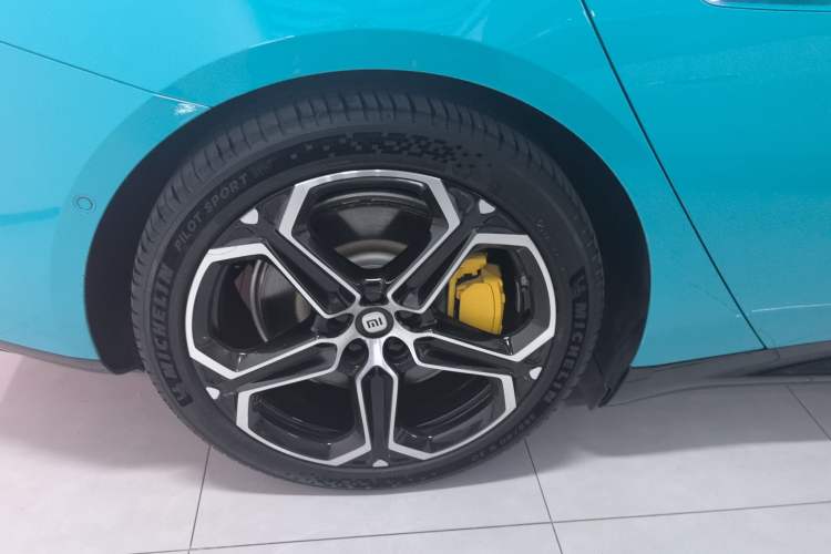 Used Xiaomi Auto SU7 2024 Four-Wheel Drive Ultra-Long Range Advanced Intelligent Driving Max Edition Right Rear Wheel Hub