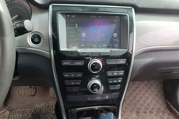 Used Haval H2 2018 Chuanxiang Edition Red Badge 1.5T Dual-Clutch Two-Wheel Drive Fashionable Model