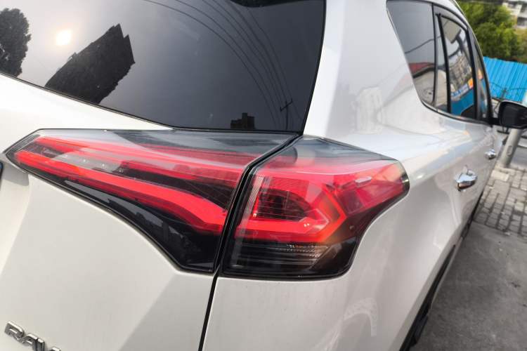 Used Toyota RAV4 2018 2.5L Automatic 4x4 Elite i Edition Right Rear Taillight