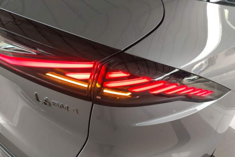 Used Geely Galaxy L6 2025 EM-i 140km Starship Edition Exterior 1