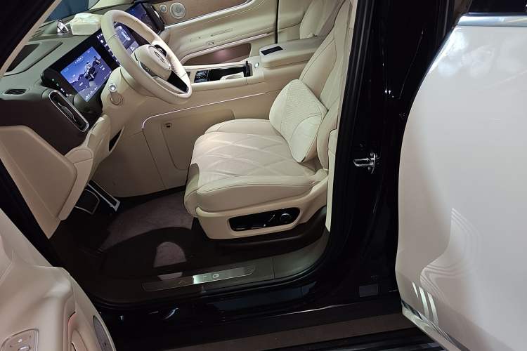 Used Hima AITO M9 2025 Extended-Range Ultra Version 52 kWh 6-Seater
