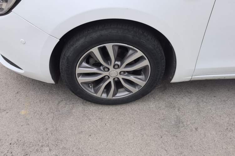 Used Buick GT 2018 18T Automatic Elite Model Left Front Wheel Hub