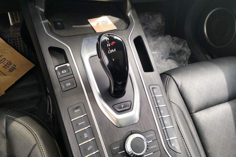 Used Wey VV6 2018 2.0T Two-Wheel-Drive Ultra-Luxury Version China V Standard
