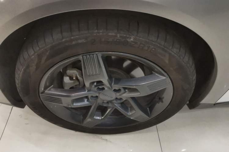 Used AION Y 2022 Plus 70 Tech Edition Left Front Wheel Hub