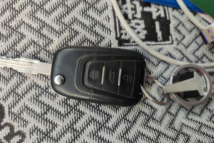 Used SAIC MAXUS Xintu V80 2021 2.0T Manual Classic City Delivery King Long Wheelbase Mid-Roof 3 Seats