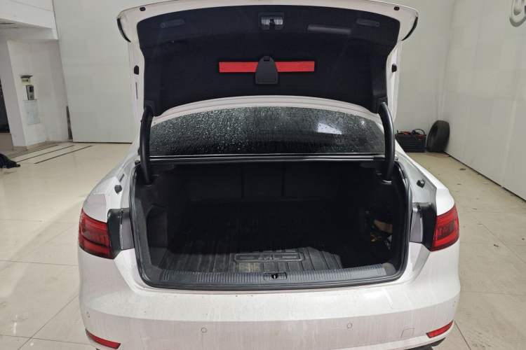 Used Audi A4L 2017 40 TFSI Ambition Edition
