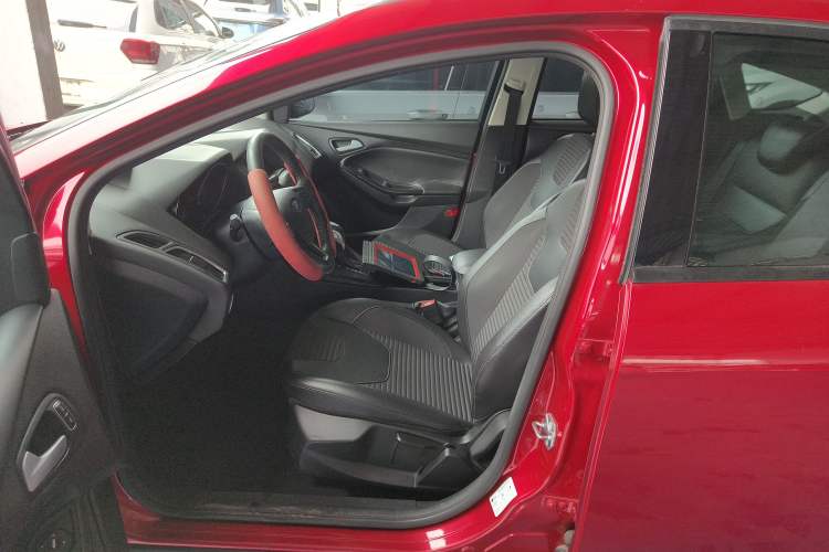 Used Ford Focus 2015 Hatchback 1.6L Automatic Fashion Edition Left Front Seat