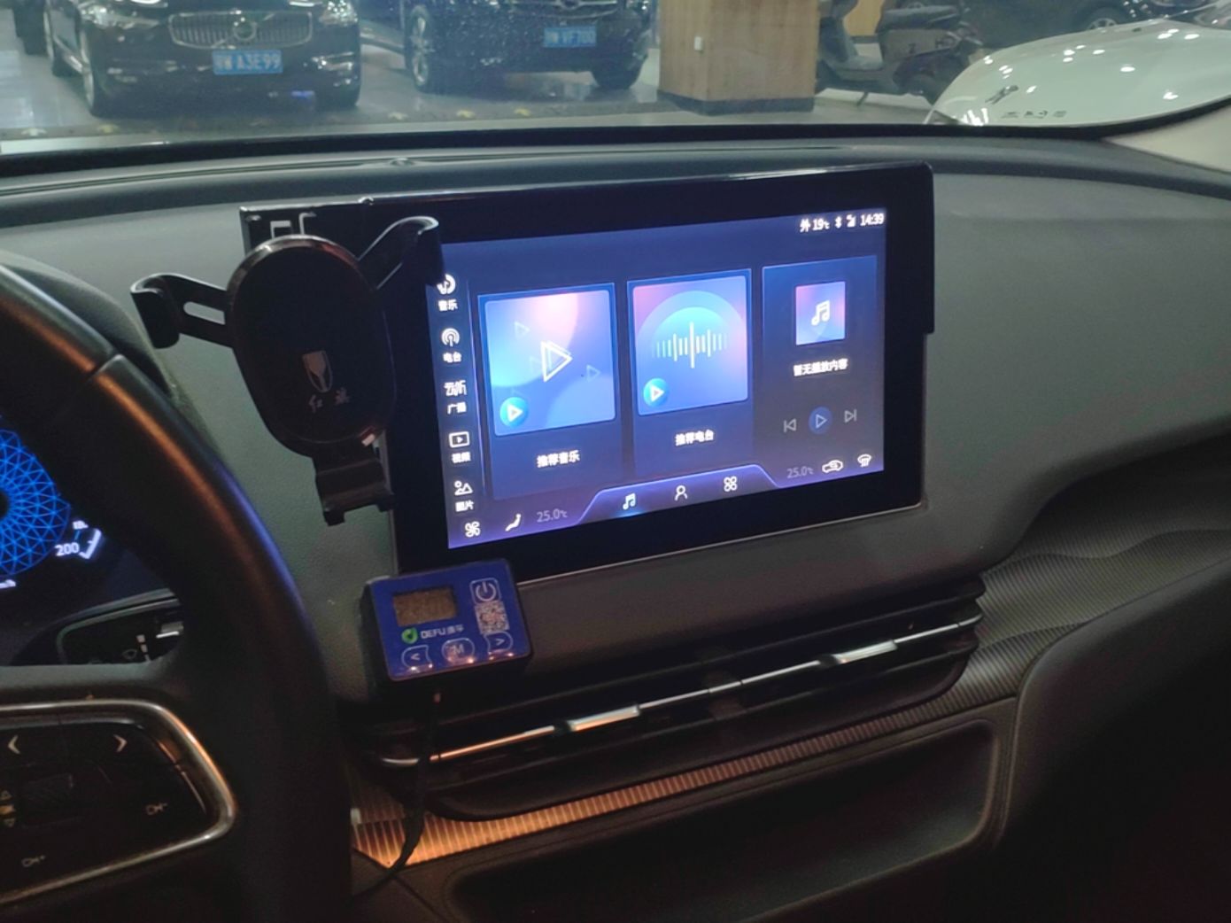 Hongqi E-QM5 2023 Revised Version Basic Travel Edition — снимка 15