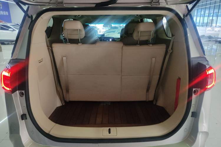 Used Buick GL8 2022 ES Landtrek 653T Luxury Edition