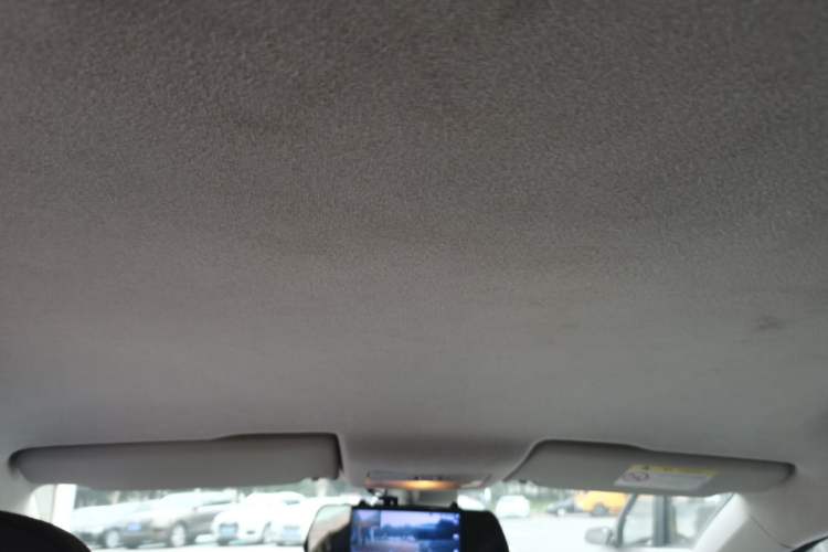 Used Volkswagen up! 2015 1.0L move up! Headliner