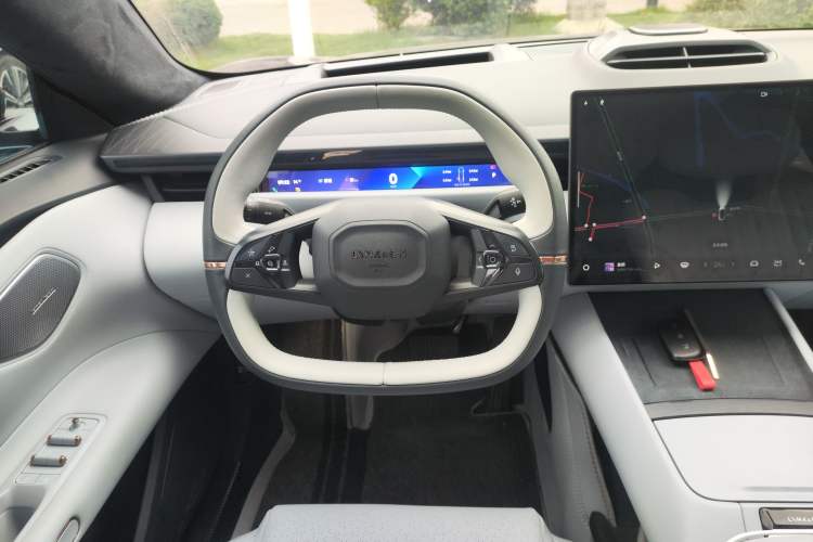 Used Lynk & Co Z10 2025 95 kWh 766 km Range Rear-Wheel Drive Max