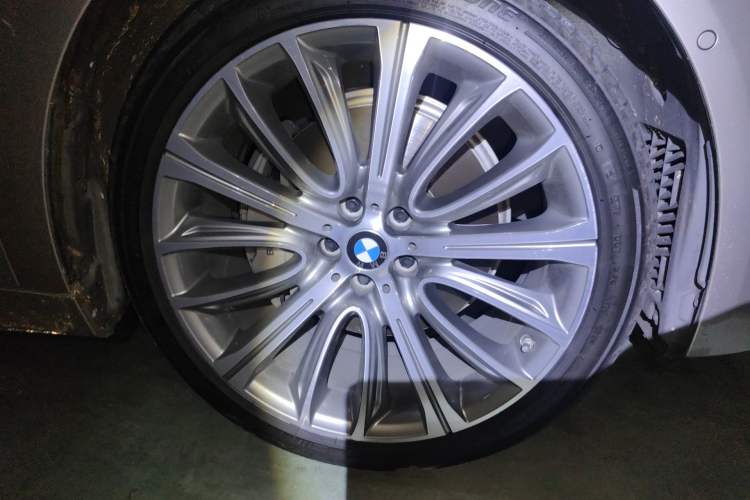Used BMW 7 Series 2019 Restyled 740Li Leading Luxury Package Right Front Wheel Hub
