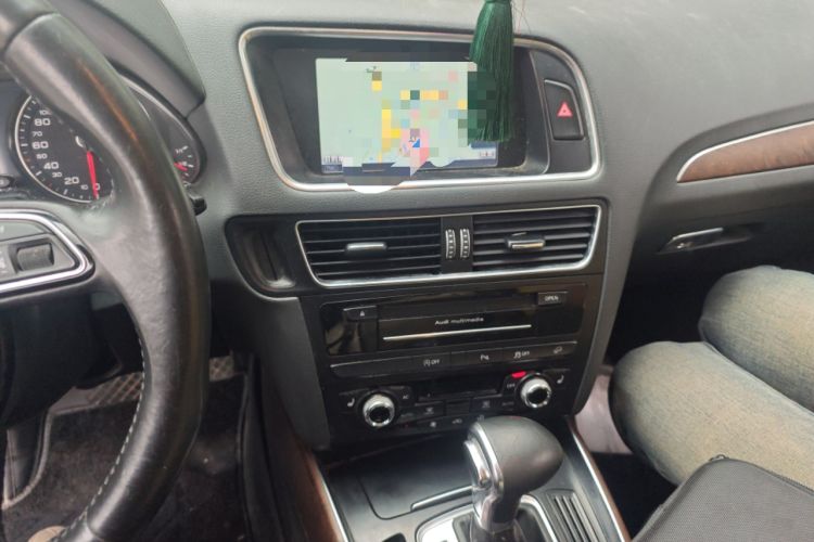 Used Audi Q5 2013 40 TFSI Comfort Edition Audio And AC Panel