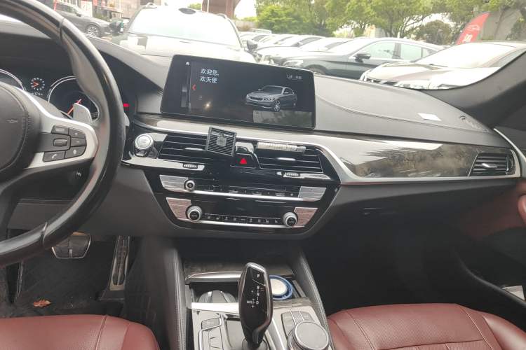 Used BMW 5 Series 2018 Facelifted 530Li xDrive M Sport Package Audio And AC Panel