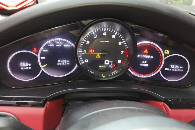 Used Porsche Cayenne E-Hybrid 2021 Cayenne E-Hybrid 2.0T Odometer Close Up