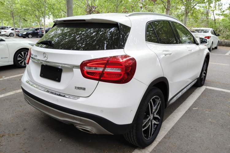 Used Mercedes-Benz GLA 2016 GLA 200 Fashion Model Rear Right 45 Deg
