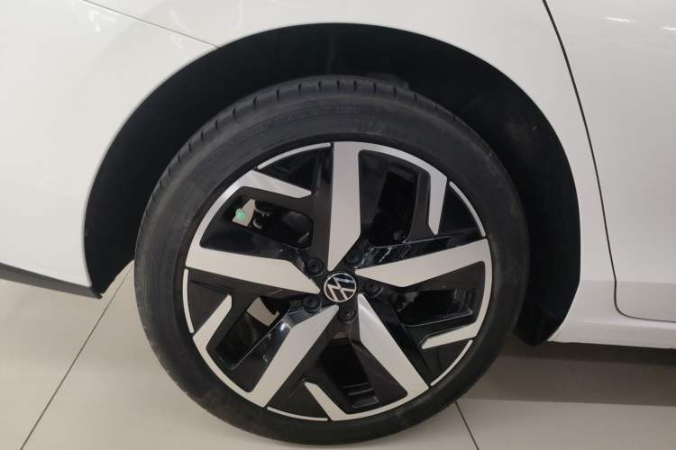 Used Volkswagen Lamando 2022 Lavida L 280TSI DSG Cool & Spicy Edition Right Rear Wheel Hub