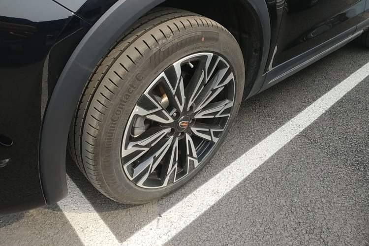 Used Hongqi HS5 2025 2.0T All-Wheel-Drive Flagship Pro Edition Left Front Wheel Hub