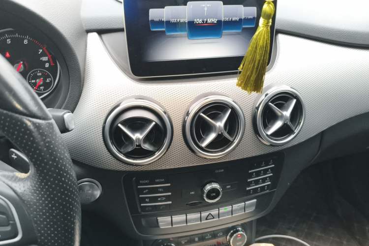 Used Mercedes-Benz B-Class 2018 B 200 Fashion Model Audio And AC Panel