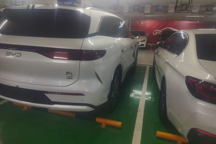 Used BYD Tang L 2025 DM 200KM Four-Wheel Drive LiDAR Flagship Model Right Rear Taillight