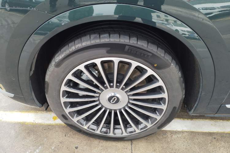 Used Hima AITO M8 2025 Extended-Range Ultra Version 53.4 kWh 6-Seater Edition
