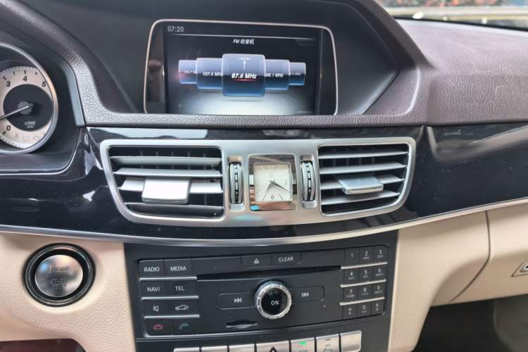 Used Mercedes-Benz E-Class 2015 E 260 L Sport Edition Audio And AC Panel