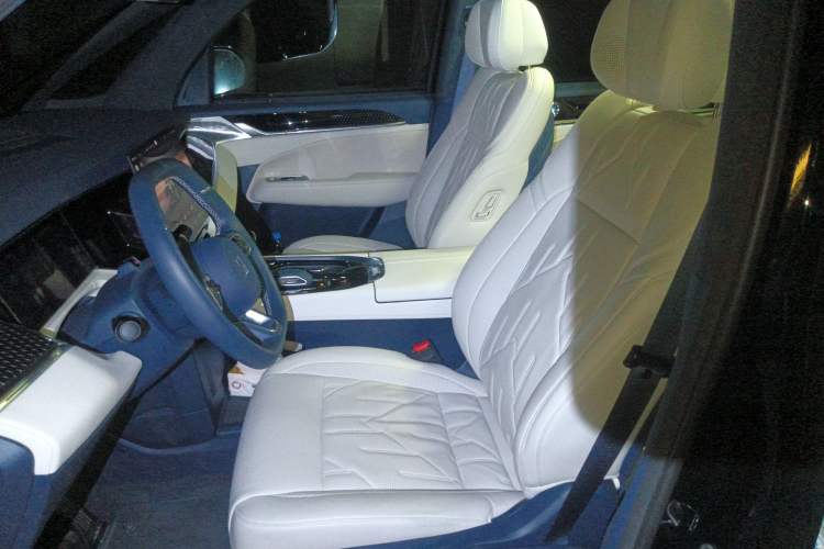 Used Zeekr 009 2024 Six-Seat Executive Version 4WD 108 kWh
