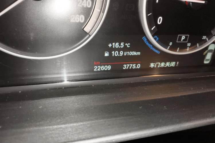 Used BMW 5 Series 2014 520Li Elegant Model Odometer Close Up