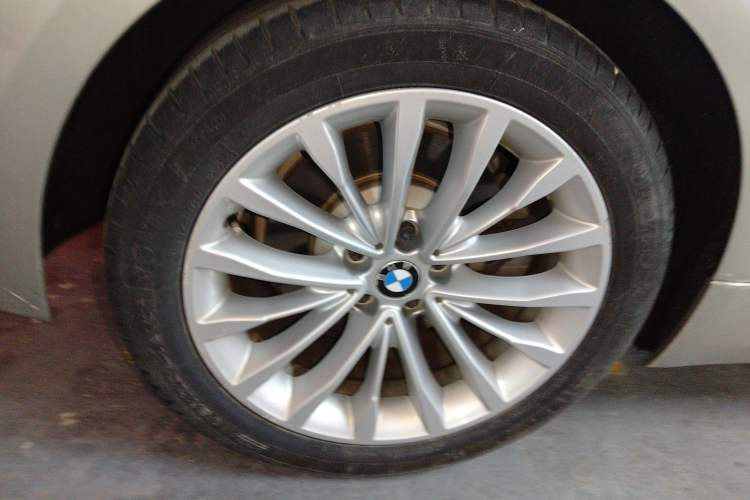 Used BMW 5 Series 2018 Revised Version 530Li Leading Edition Luxury Package Right Rear Wheel Hub