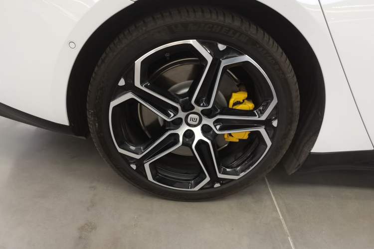 Used Xiaomi Auto SU7 2024 Rear-Drive Long-Range Intelligent Driving Version
