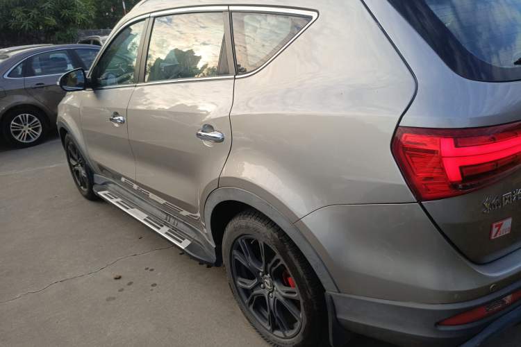 Used Dongfeng Fengon 580 2017 1.5T CVT Smart Connectivity Model
