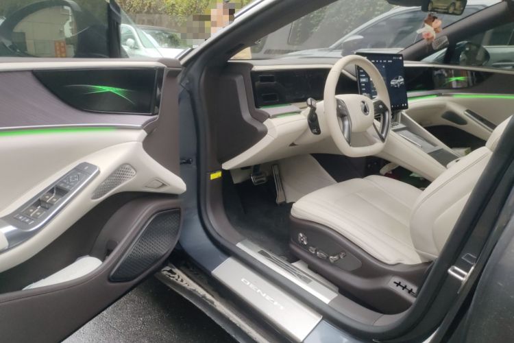 Used Denza Z9 2024 1100 km Four-Wheel Drive Max Version
