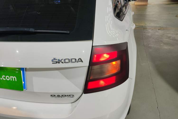 Used Skoda Rapid Spaceback 2014 1.6L Automatic Enjoyment Edition
