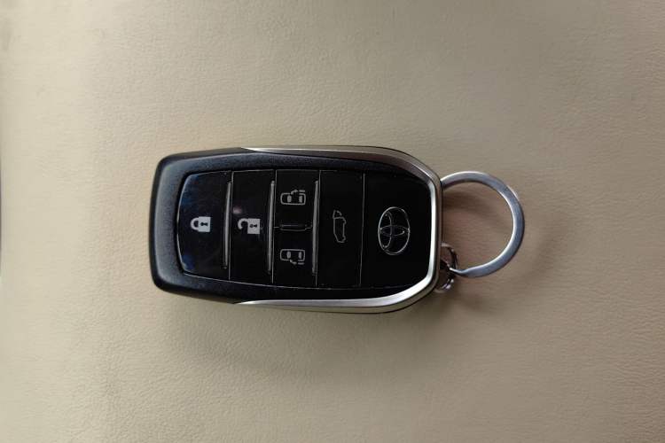 Used Toyota Vellfire 2019 Dual-Engine 2.5L HV Prestige Edition Vehicle Key