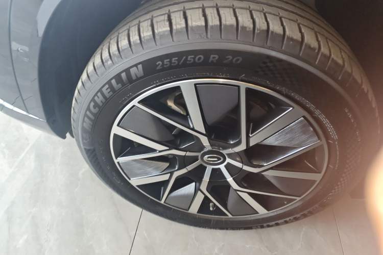 Used GAC Trumpchi Xiangwang S7 2025 205 km Max LiDAR Version Left Front Wheel Hub