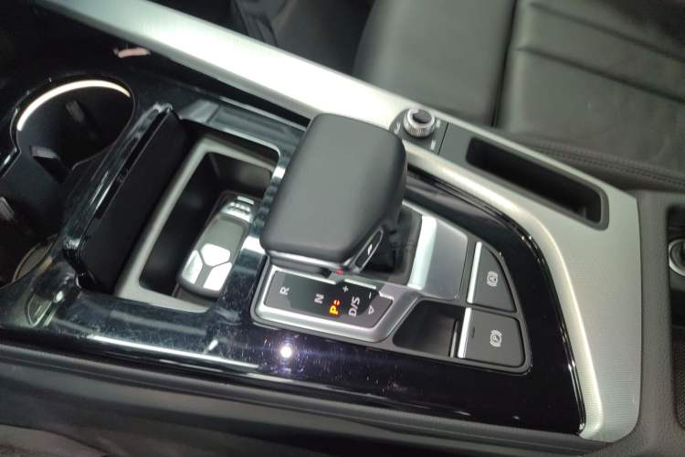 Used Audi A5 2022 Coupe 40 TFSI Fashion Dynamic Model Gear Lever