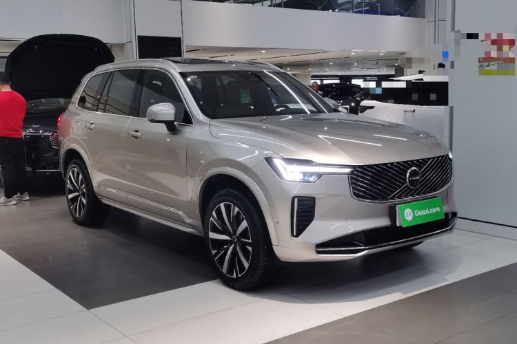 Used Volvo XC90 2025 Facelifted B6 Zhiyuan Luxury Version with 6 Seats