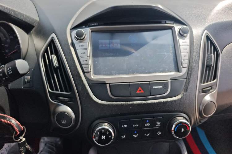 Used Hyundai ix35 2015 2.0L Manual Two-Wheel Drive Comfort Version China IV Standard Audio And AC Panel