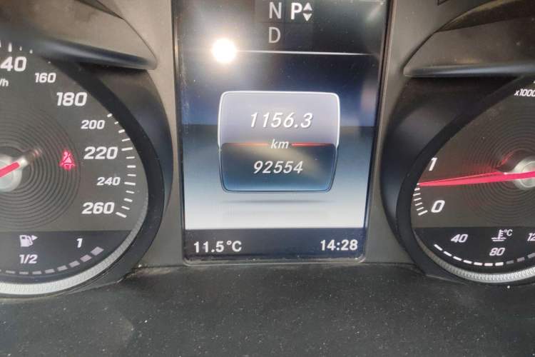 Used Mercedes-Benz C-Class 2017 Facelift C 200 L Sport Edition Odometer Close Up