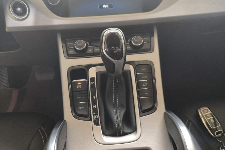 Used Geely Auto Emgrand X7 Sport 2016 1.8TD Automatic Smart Connectivity Version Gear Lever