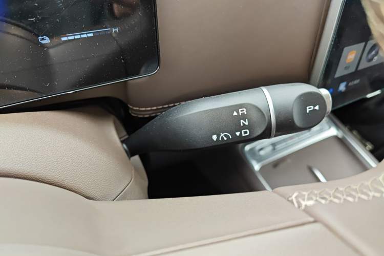 Used Wuling Wuling Starlight 730 2025 Model Plug-in Hybrid 125km Luxury Edition
