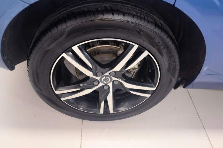 Used Volvo XC60 2019 T5 4x4 Smart & Dynamic Sport Edition China VI Standard