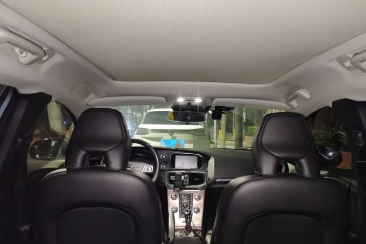 Used Volvo V40  Headliner