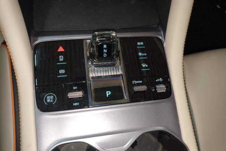 Used BYD Song PLUS New Energy 2023 Champion Edition DM-i 110KM Flagship Model Gear Lever