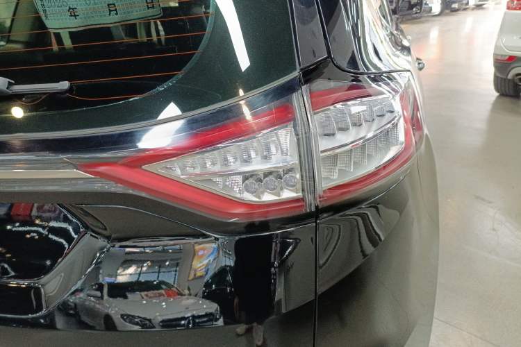 Used Ford Edge 2018 Facelifted EcoBoost 245 Two-Wheel-Drive Platinum Edition 5 Seats China V Emission Standard